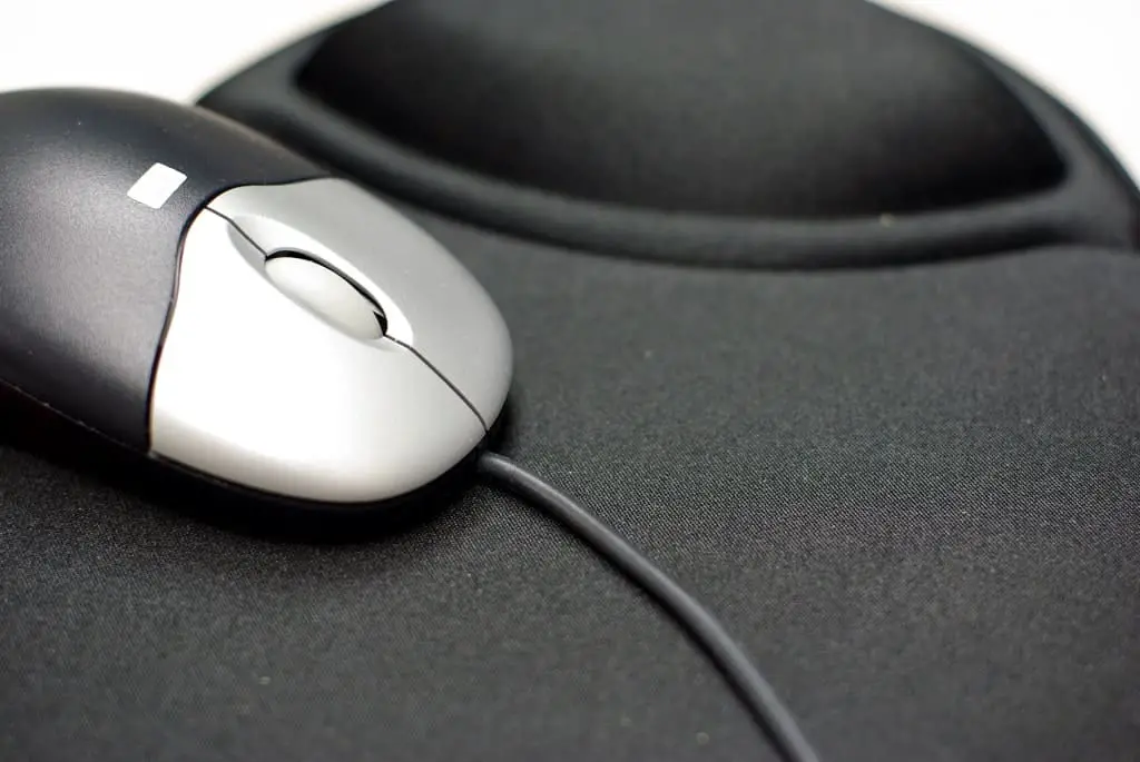 ergonomic mouse pad with wrist support